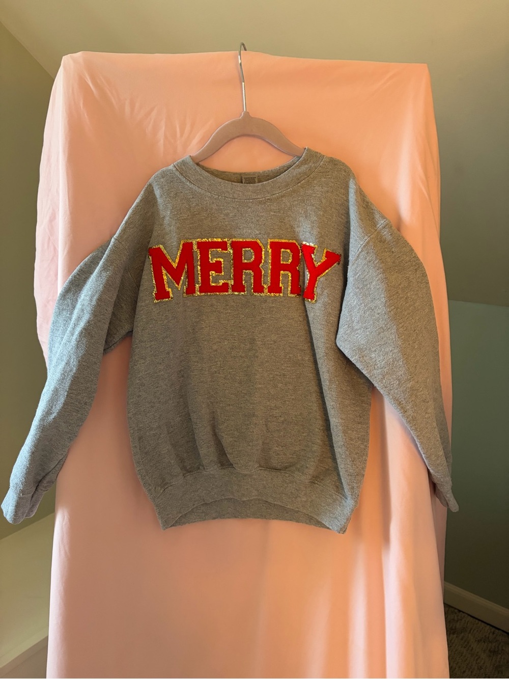 Gildan Grey Sweatshirt with Red 'MERRY' Appliqué size kids small